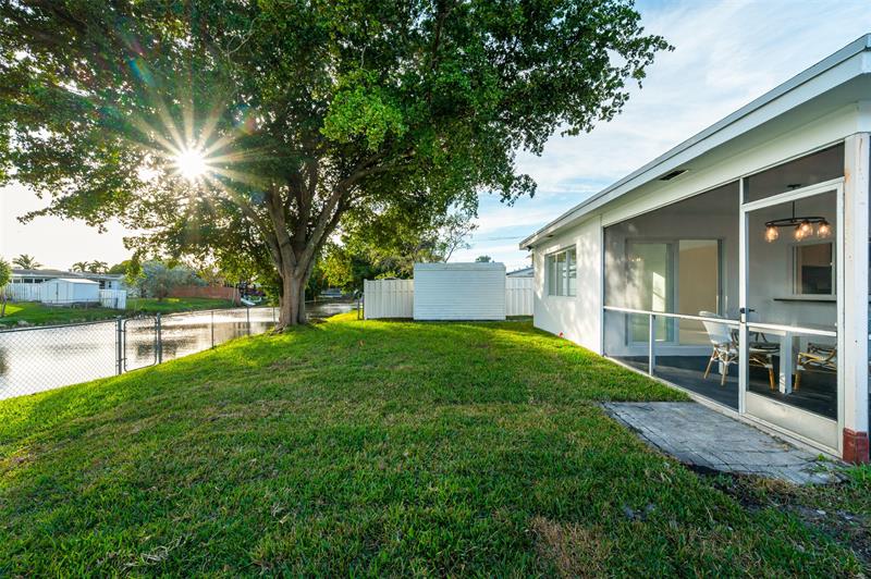 Image 29 of 38 For 11450 32nd Pl