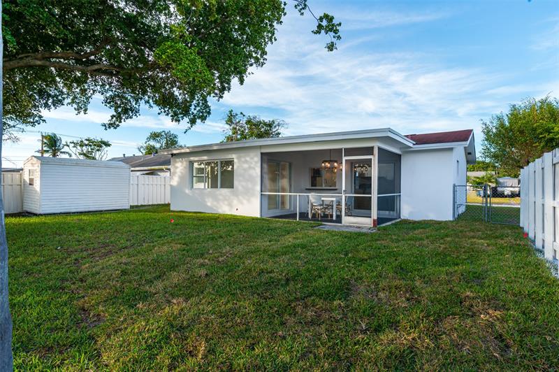 Image 32 of 38 For 11450 32nd Pl