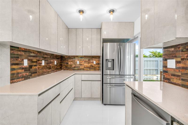 Image 7 of 38 For 11450 32nd Pl