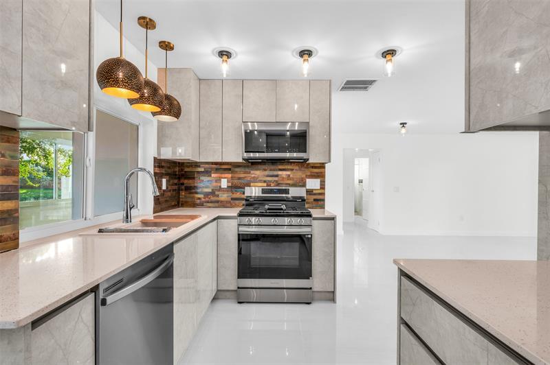 Image 8 of 38 For 11450 32nd Pl