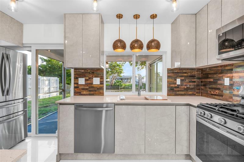 Image 9 of 38 For 11450 32nd Pl