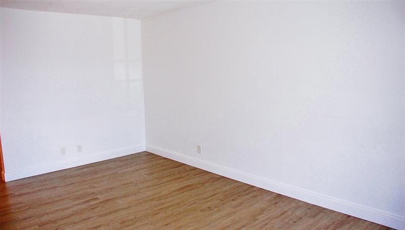 Image 13 of 33 For 4770 10th Ct  312