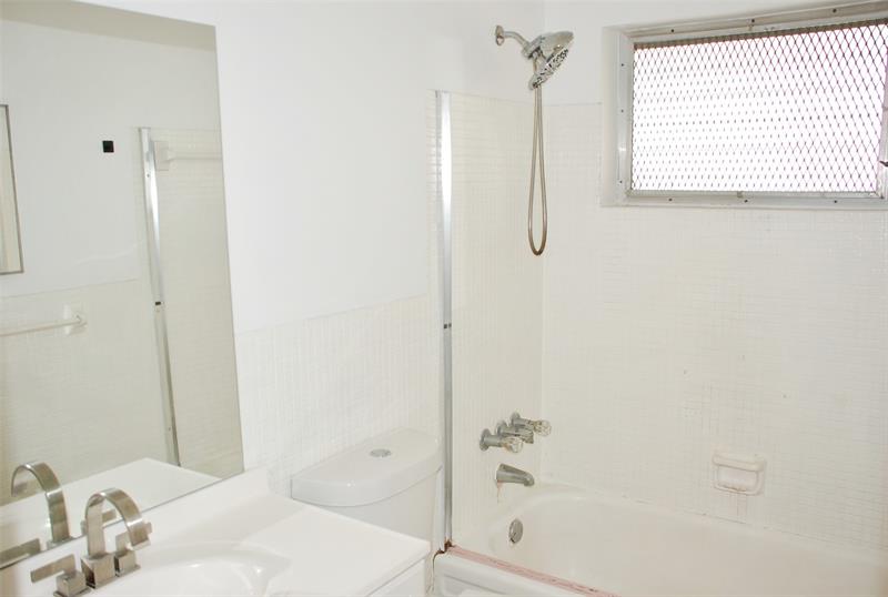 Image 18 of 33 For 4770 10th Ct  312