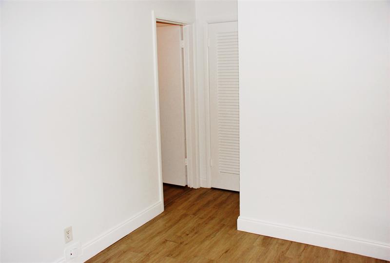 Image 19 of 33 For 4770 10th Ct  312