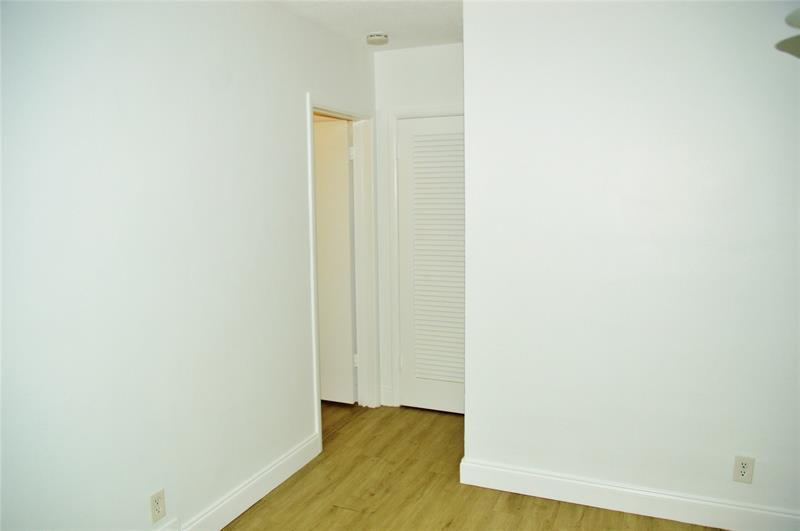 Image 20 of 33 For 4770 10th Ct  312