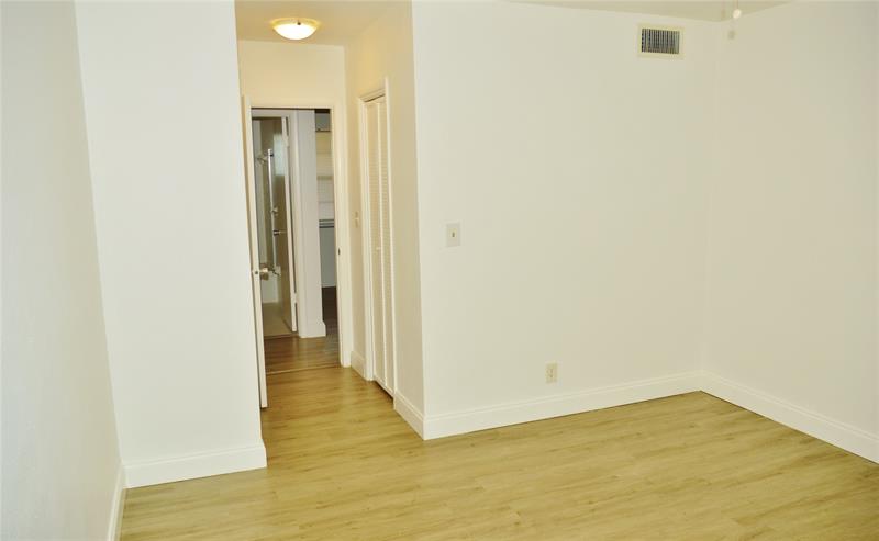 Image 23 of 33 For 4770 10th Ct  312