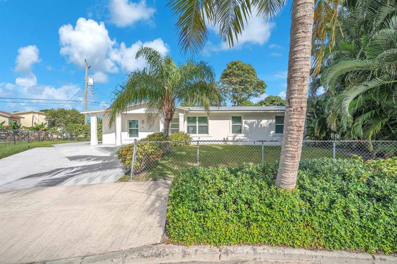 Image 3 of 27 For 3308 El Vedado Ct