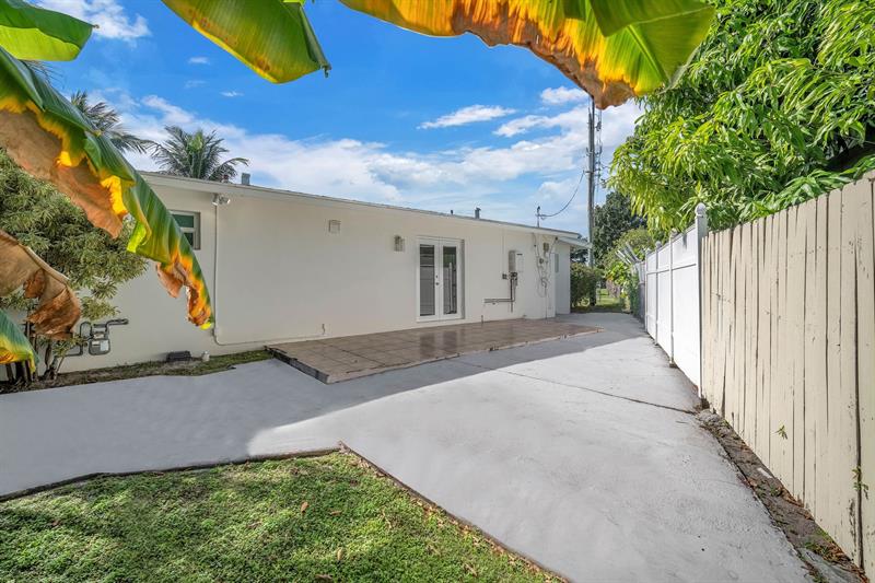 Image 9 of 27 For 3308 El Vedado Ct