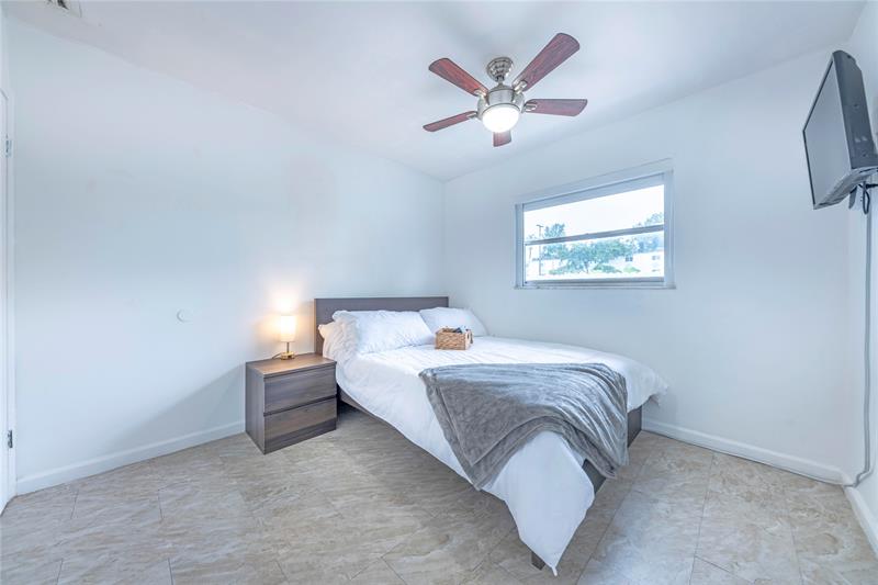 Image 7 of 12 For 210 40th St  216