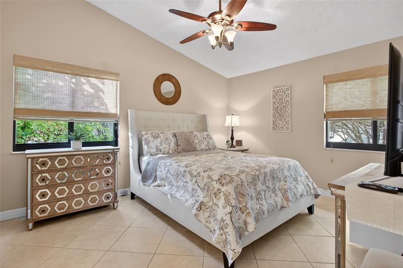 Image 16 of 36 For 1804 Tamarind Ln