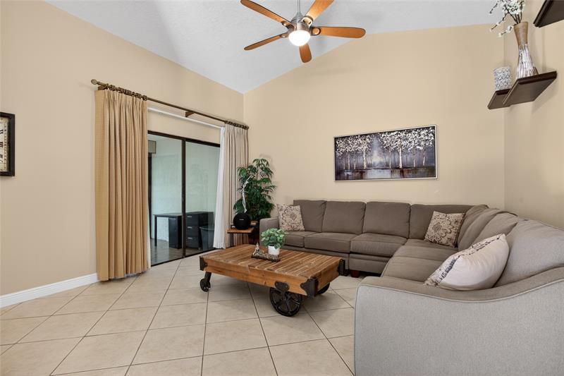 Image 5 of 36 For 1804 Tamarind Ln