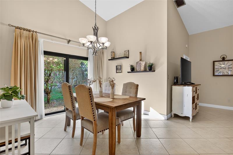 Image 9 of 36 For 1804 Tamarind Ln