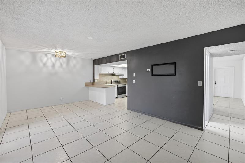 Image 12 of 60 For 16 Toledo Ct  3-38