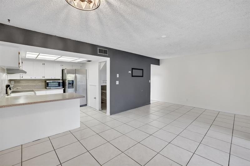 Image 14 of 60 For 16 Toledo Ct  3-38