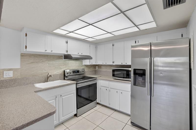 Image 22 of 60 For 16 Toledo Ct  3-38