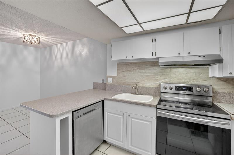 Image 23 of 60 For 16 Toledo Ct  3-38