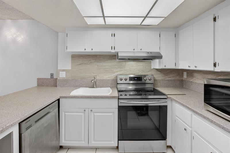 Image 26 of 60 For 16 Toledo Ct  3-38