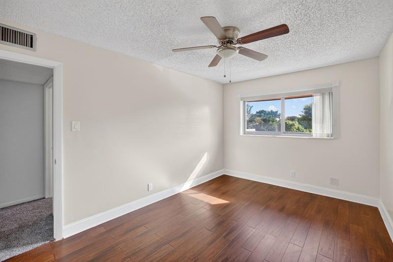 Image 27 of 60 For 16 Toledo Ct  3-38