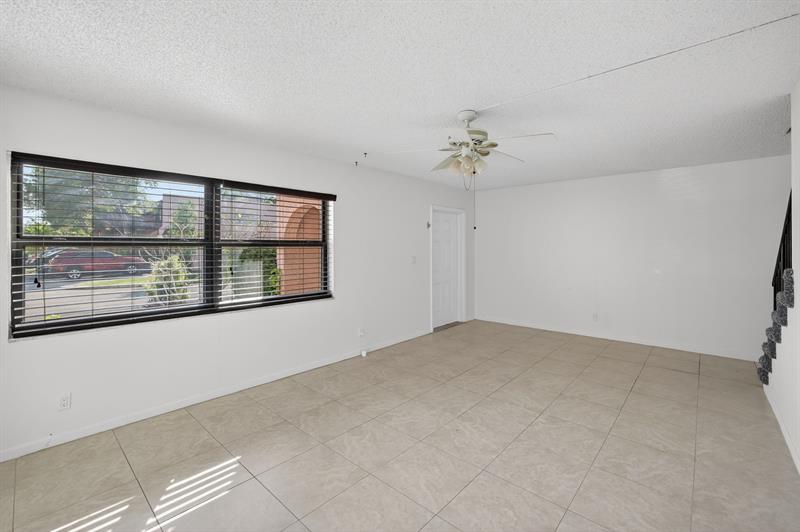 Image 8 of 60 For 16 Toledo Ct  3-38