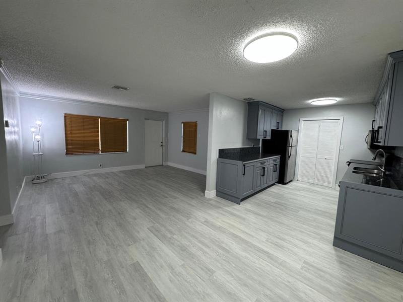 Image 10 of 45 For 6100 4th Ave