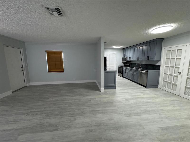 Image 11 of 45 For 6100 4th Ave