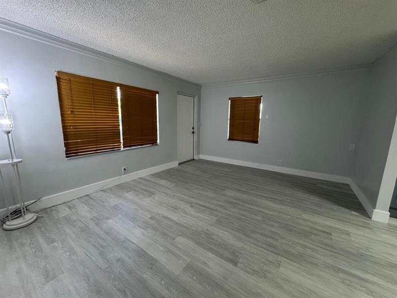 Image 13 of 45 For 6100 4th Ave