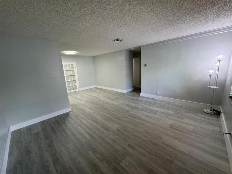 Image 15 of 45 For 6100 4th Ave