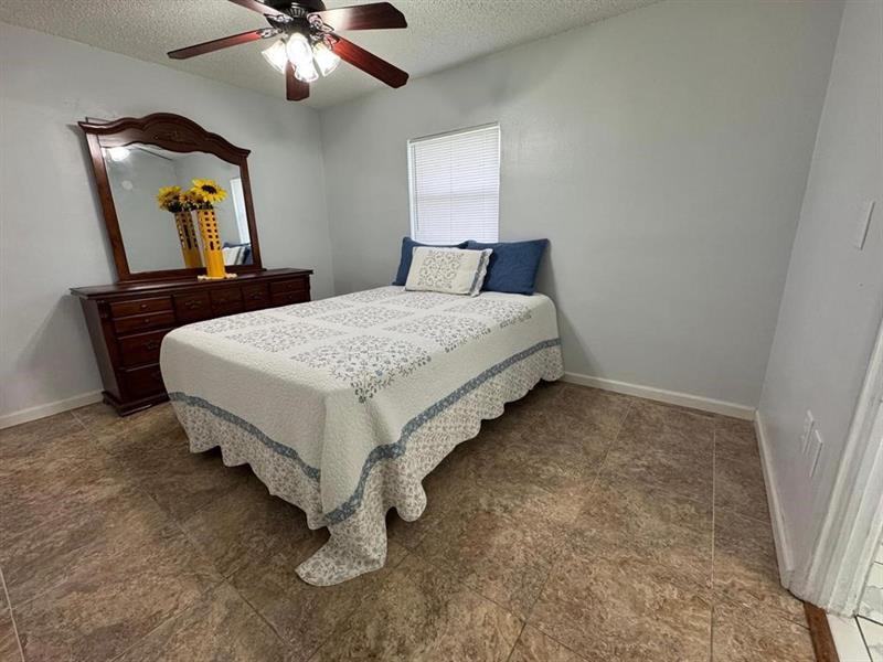 Image 18 of 45 For 6100 4th Ave