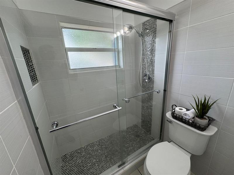 Image 20 of 45 For 6100 4th Ave