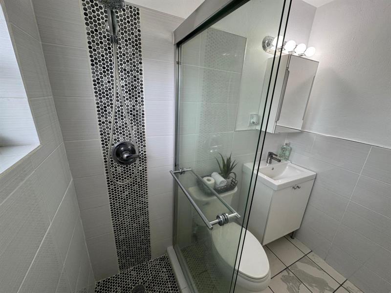 Image 23 of 45 For 6100 4th Ave