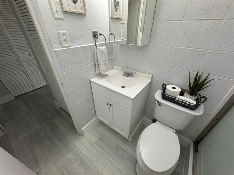 Image 29 of 45 For 6100 4th Ave