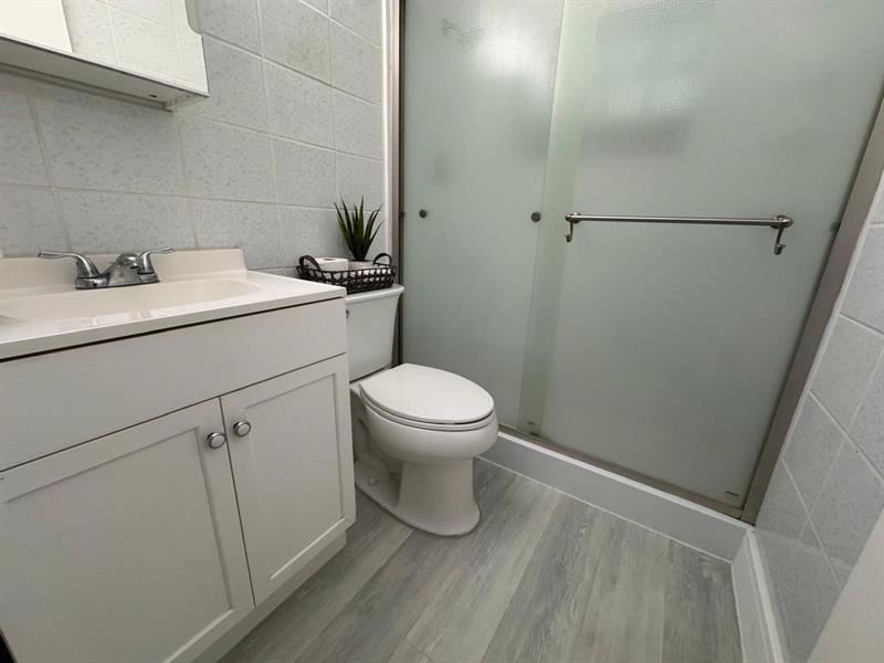 Image 30 of 45 For 6100 4th Ave