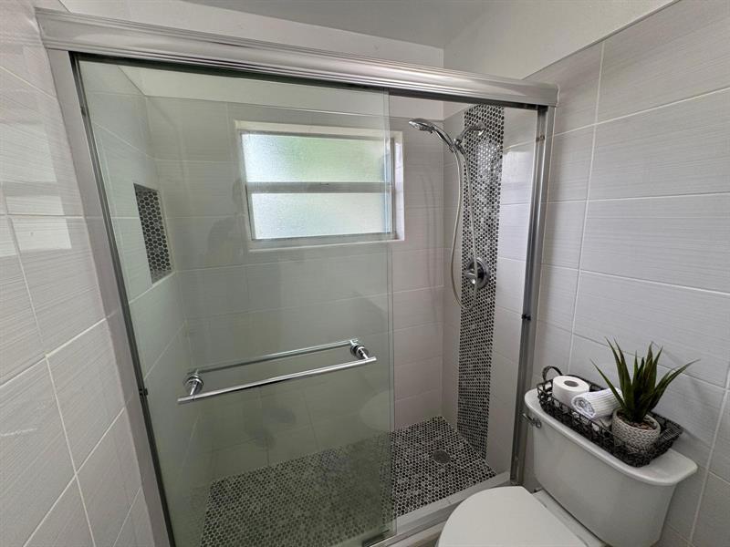 Image 32 of 45 For 6100 4th Ave