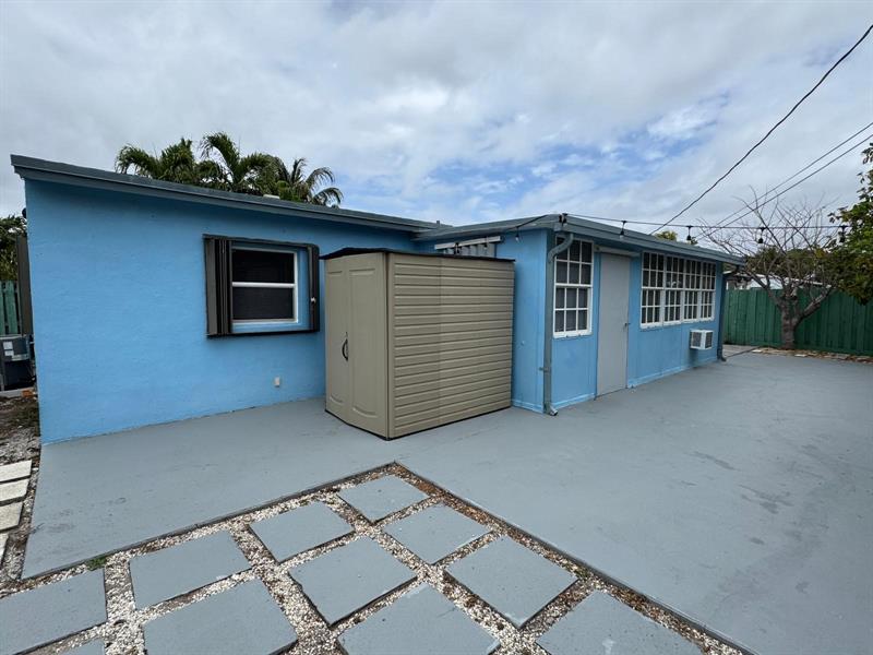 Image 40 of 45 For 6100 4th Ave