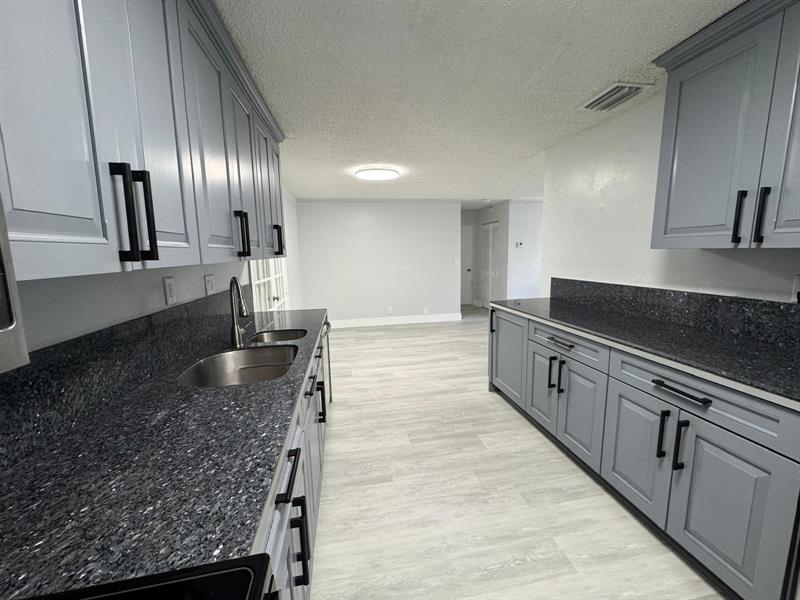 Image 7 of 45 For 6100 4th Ave