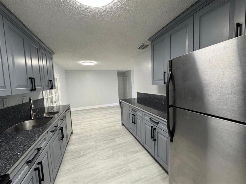 Image 8 of 45 For 6100 4th Ave