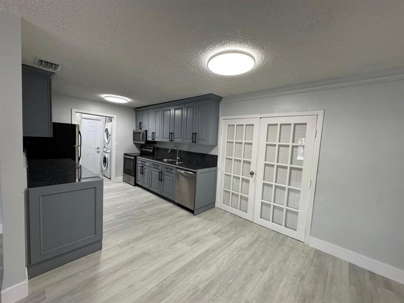 Image 9 of 45 For 6100 4th Ave