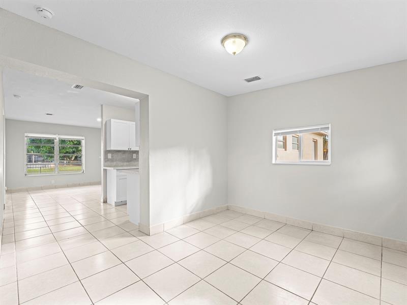 Image 10 of 31 For 21200 12th Ct