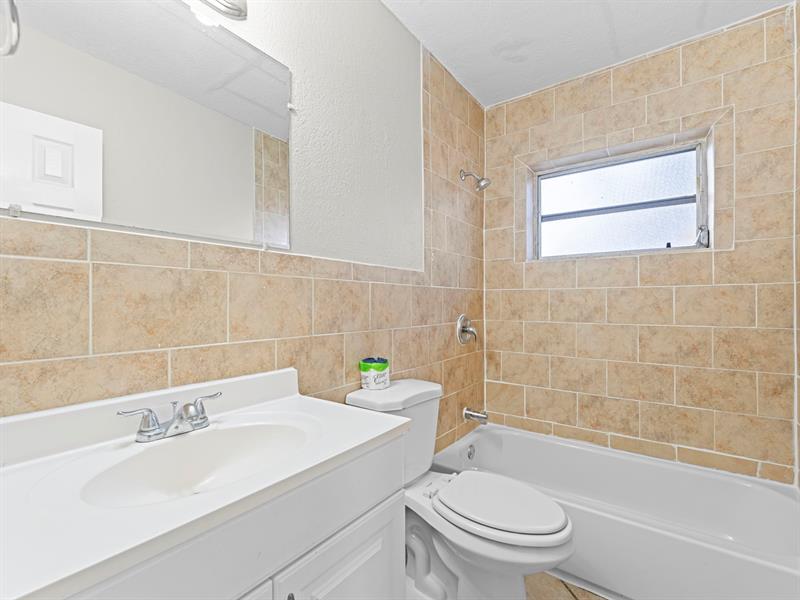 Image 11 of 31 For 21200 12th Ct