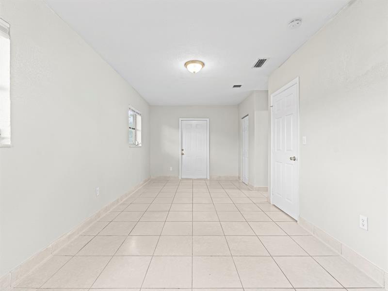 Image 12 of 31 For 21200 12th Ct