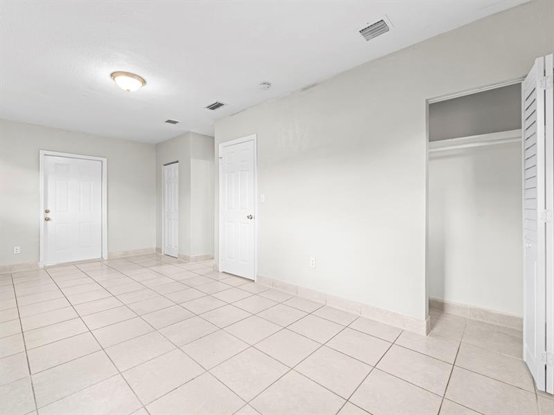 Image 13 of 31 For 21200 12th Ct