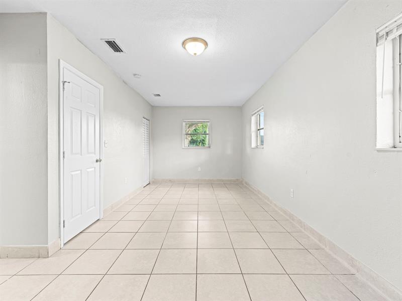 Image 14 of 31 For 21200 12th Ct