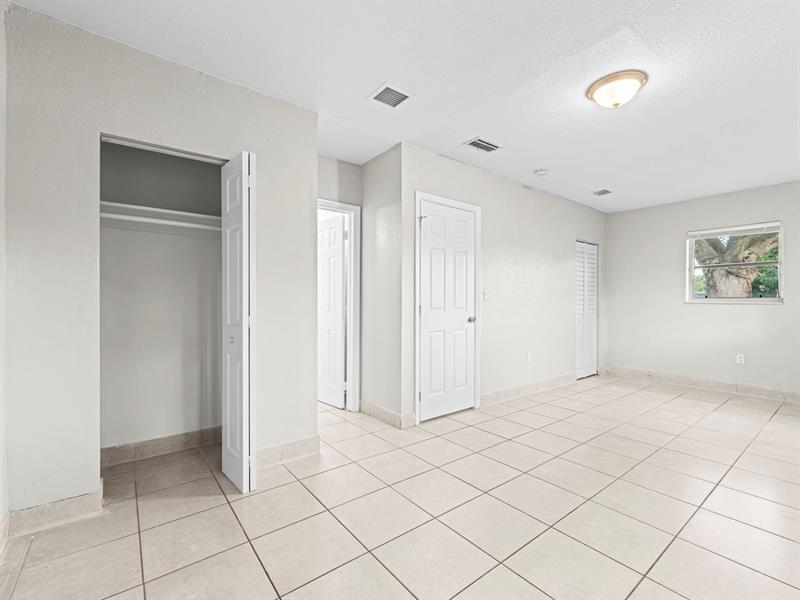 Image 16 of 31 For 21200 12th Ct