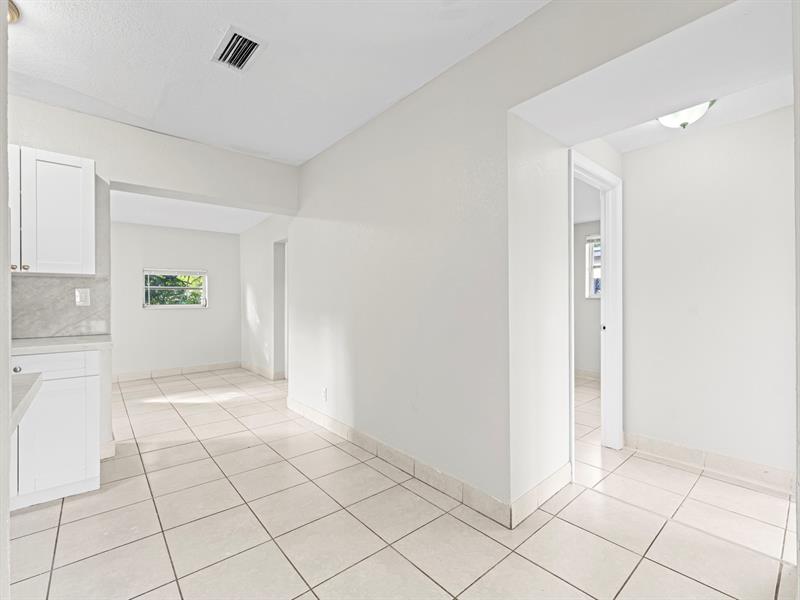 Image 18 of 31 For 21200 12th Ct