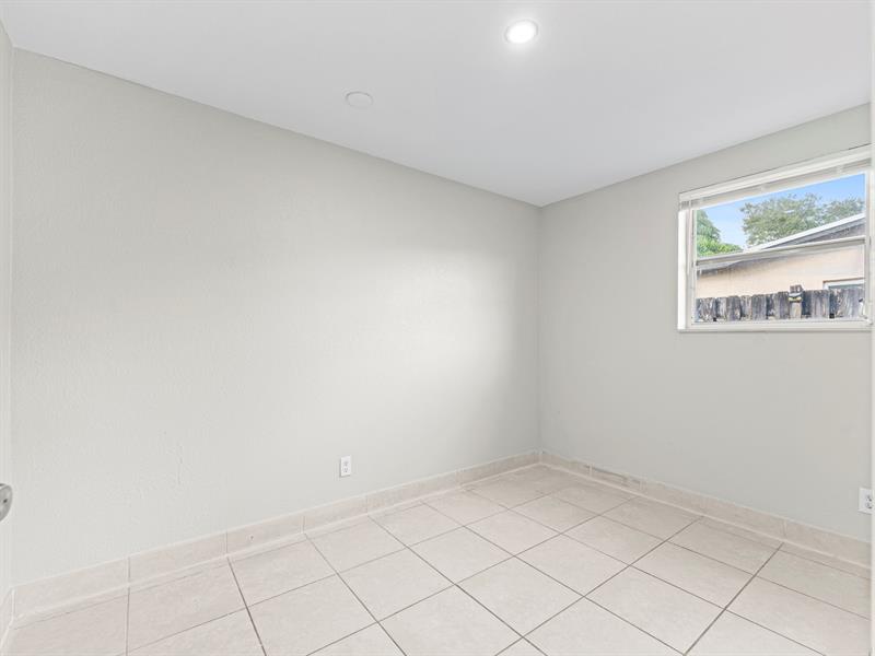 Image 20 of 31 For 21200 12th Ct