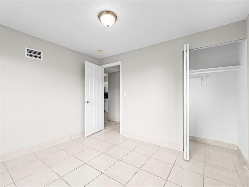 Image 21 of 31 For 21200 12th Ct