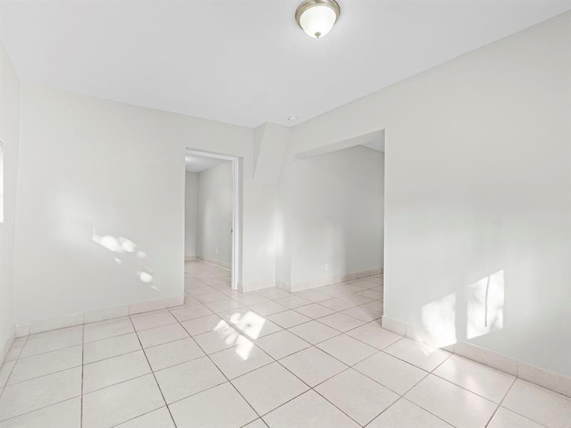 Image 26 of 31 For 21200 12th Ct