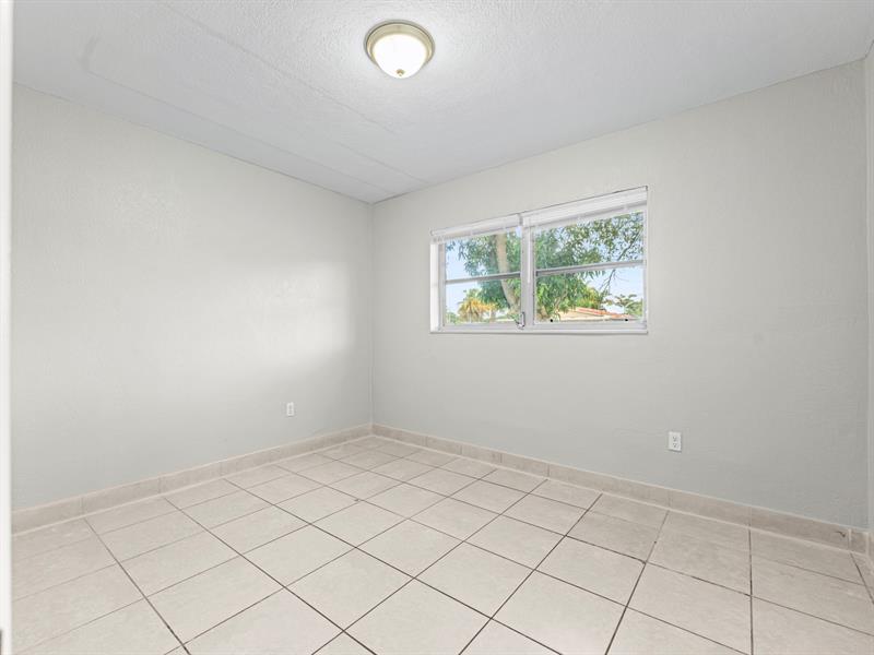 Image 27 of 31 For 21200 12th Ct