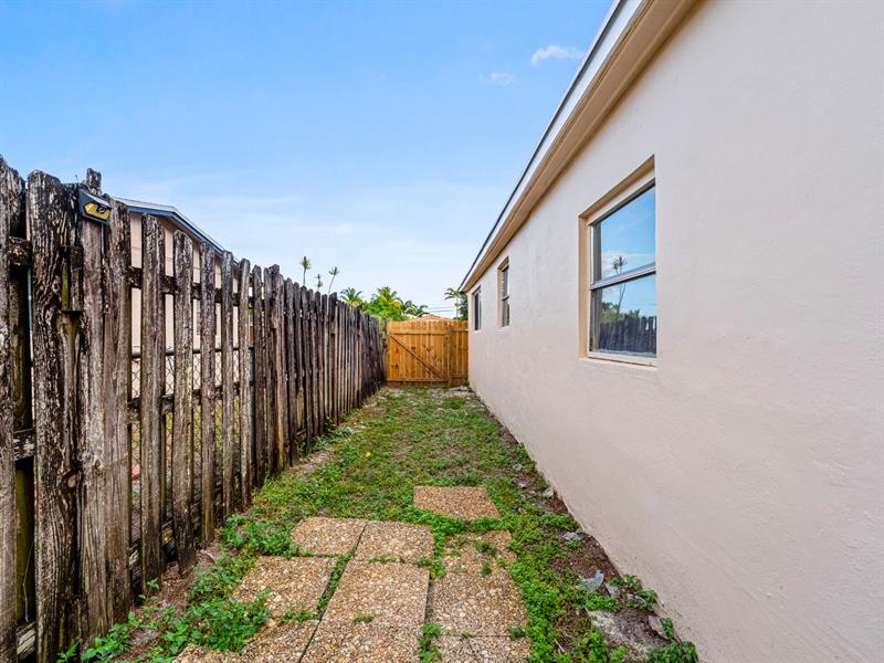 Image 29 of 31 For 21200 12th Ct