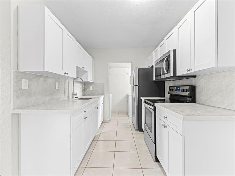 Image 6 of 31 For 21200 12th Ct